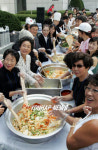 아라마크(주) 연세의료원교수식당 | 연세대 간호대학 100주년 비빔밥만들기