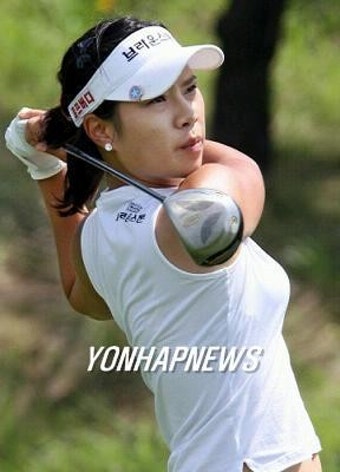 한국여자프로골프 신지애.박희영 '3승' 경쟁