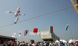 어름사니 박지나의 줄타기공연