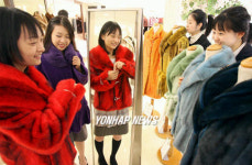 무지개빛 7가지 밍크코트 구경하세요