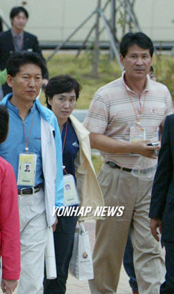 금강산 다녀오는 여야 의원