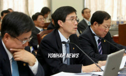 답변하는 권오규 재정경제부 장관