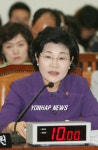 답변하는 장하진 여성가족부 장관