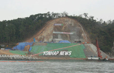 거가대교 사장교가 통과하는 저도터널