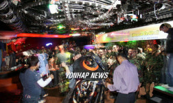 나이트클럽서 춤추는 장애인들