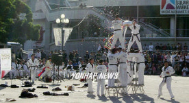 태권도 시범 펼치는 해군 사관생도들
