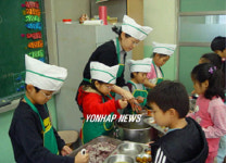 서원초 1ㆍ2학년 손수 급식 해결