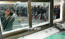 산산조각난 울산시청 경비실