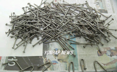 울산 공단 도로에 뿌려진 대못 뭉치
