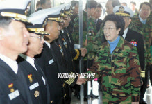 한명숙 총리, 해군 2함대 사령부 방문