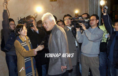 비상대책위원회에 참석하는 김한길 원내대표