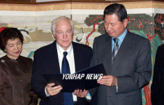 수교훈장 광화장 받은 리치 美하원의원