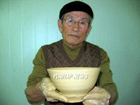 다완의 달인 사기장 김윤태씨.  다완(茶碗.차사발) 달인 사기장