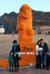 제주 귤로 단장된 돌하르방