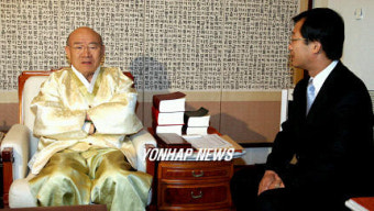청와대 시민사회수석, 전두환 전 대통령 새해인사