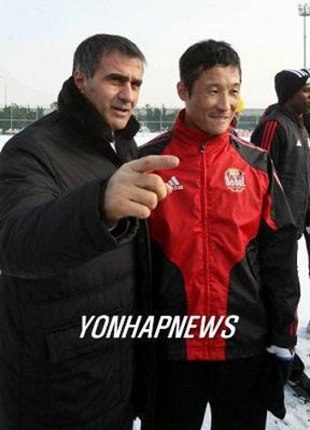 <프로축구> 귀네슈 감독, 이을용에 새 주장 완장
