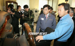 덕양산업 방문한 손학규지사