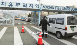 37년만에 출입문  활짝