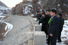 북중 접경지역 둘러보는 한나라당 조사단