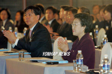 한명숙 총리, 비전2030 글로벌포럼 참석