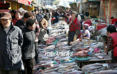 설 대목 자갈치시장 활기
