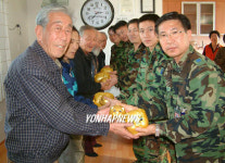 공군17전비 사랑의 동전 전달