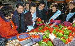 민주당 장상대표 재래시장 방문