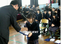 정읍 입암중 졸업생 전원에 장학금