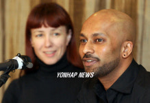 실비 길렘과 아크람 칸