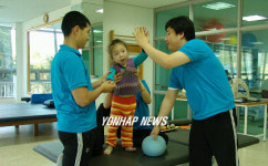 몽골 어린이 거제서 재활