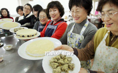 `우리쌀로 만든 전통떡 드세요'