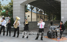 <통영국제음악제..시내 곳곳 음악소리>