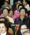 경로당에 쏠린 눈