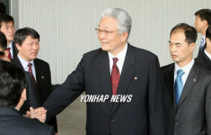 장웅 북한 IOC 위원 태권도 시범관 이끌고 방문