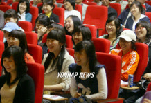 강연듣는 학생들