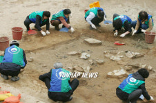 풍납토성 발굴체험하는 문화재 해설사