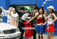 개성만점 이색 주차 도우미