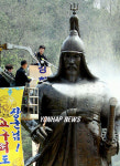 이순신 장군 목욕하시네