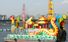 한강에 나타난 세계 각국 대표 모형배