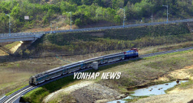 동해선 철도 달리는 열차