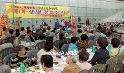 환경미화원 십시일반 돈 모아 경로잔치