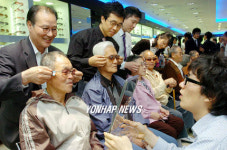 어르신에게 사랑의 빛을