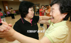 댄스스포츠로 노년에 활력을