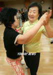 댄스스포츠로 노년에 활력을