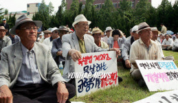 노인들로 이뤄진 집회