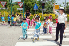 길을 건널 때는 이렇게 하세요