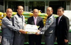 동양시멘트 노조 사랑의 쌀 전달