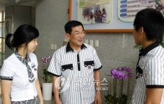 <사람들> 교복입는 교장선생님 임봉규씨