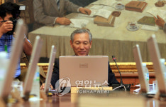 한은 총재, 콜금리 추가 인상 시사