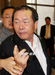 계란 맞은 정형근 의원